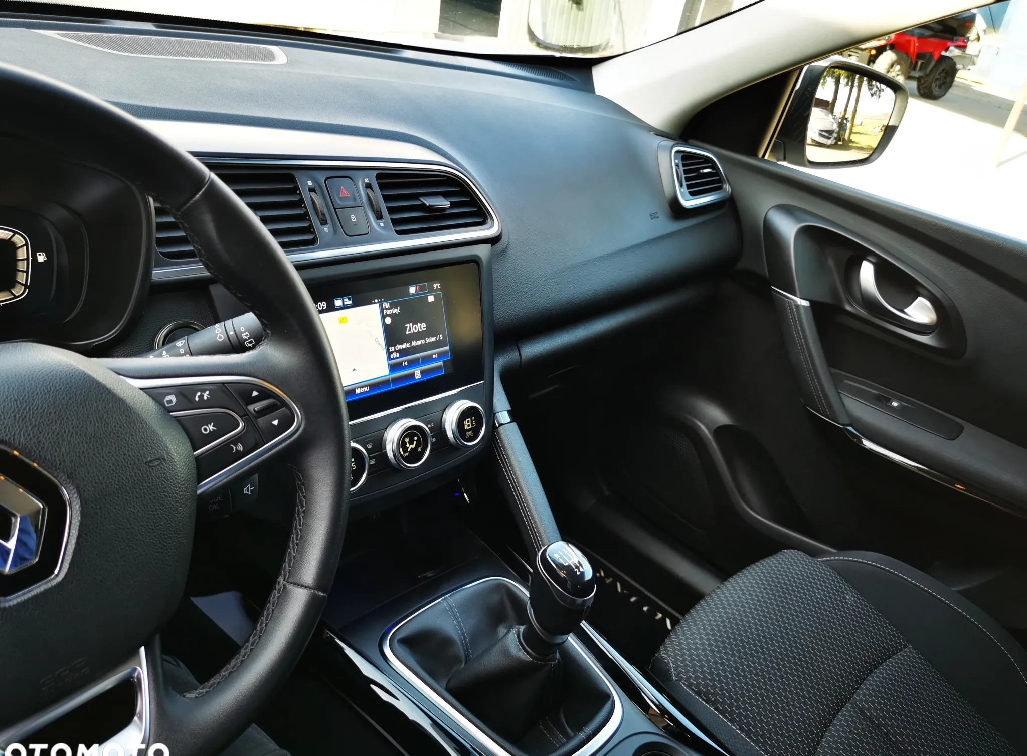 Renault Kadjar cena 64900 przebieg: 31400, rok produkcji 2019 z Rzgów małe 172